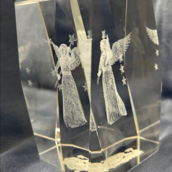 Crystal Glass 3D/Angel Paperweight - Picture 2 of 6